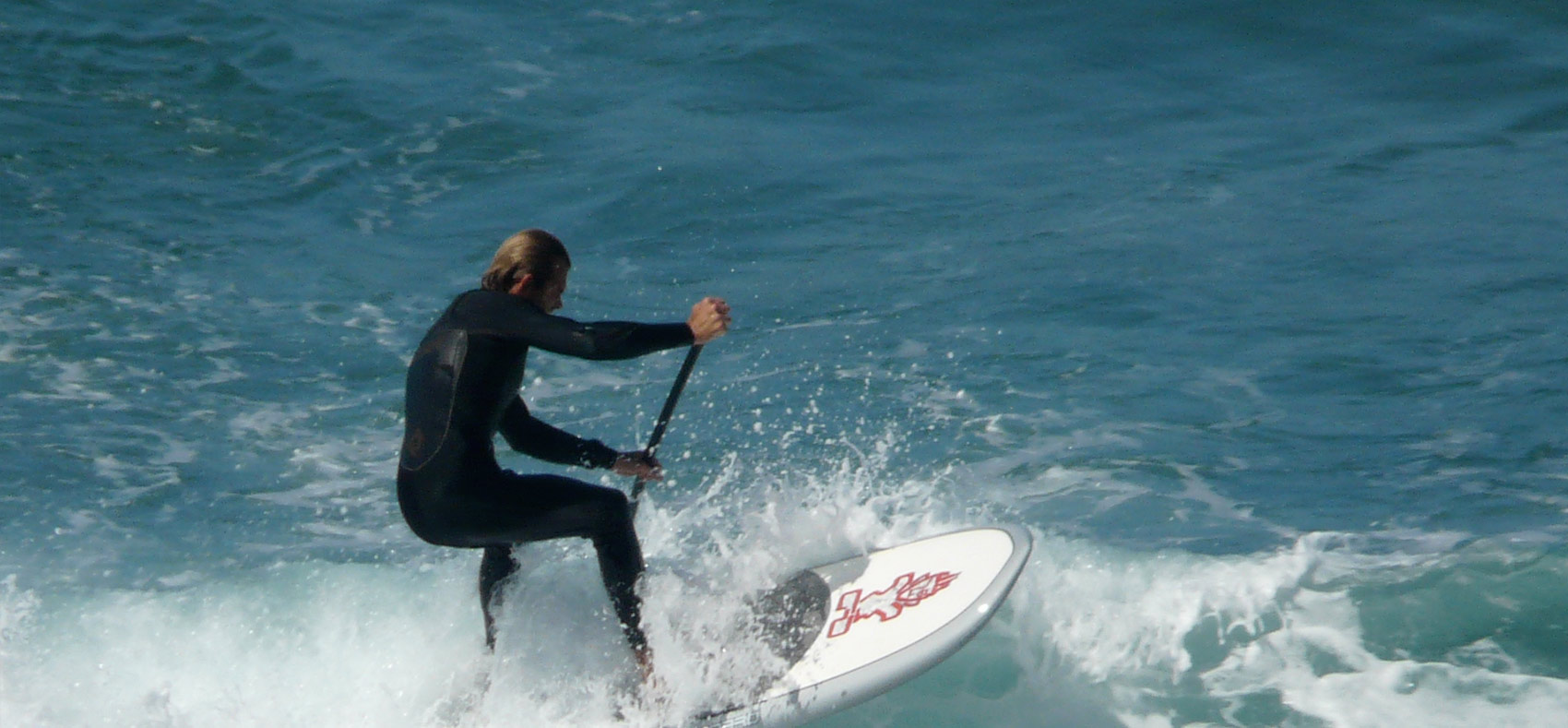 Uma das maiores vantagens do Barlavento Algarvio são as excelentes condições para a prática de atividades náuticas baseadas no vento como a vela ou windsurf ou que as que tiram partido da conjugação do vento com as ondas, como é o caso do kitesurf.